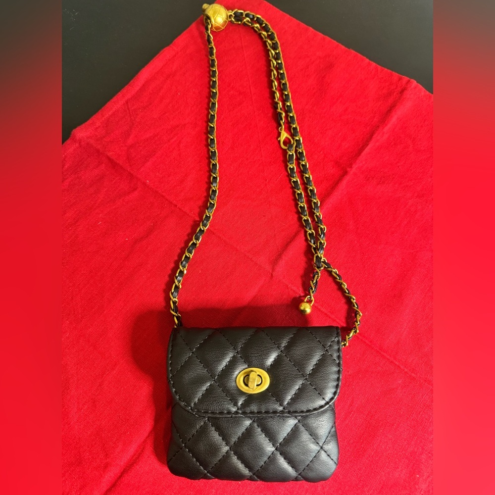 Black Quilted Chain Shoulder Bag crossbody